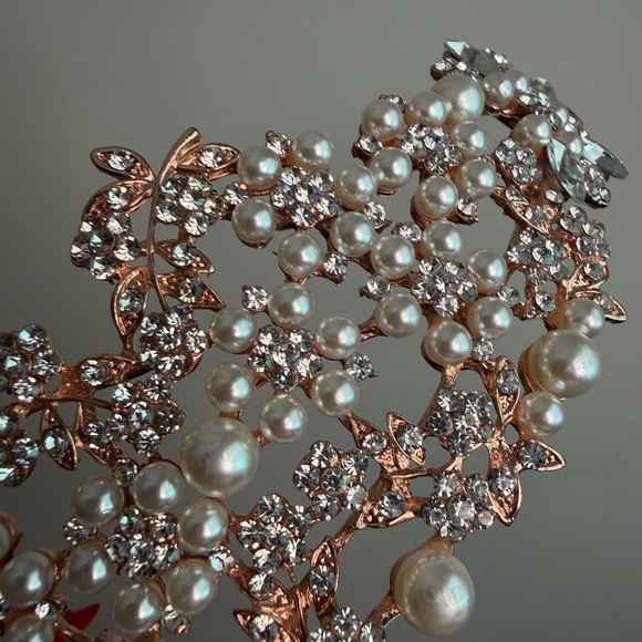 Jewelry - Elegant Pearl and Crystal Hair Accessory rosegold, new